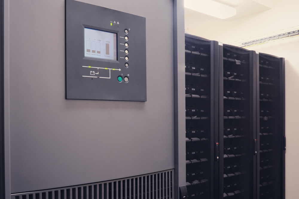 UPS Sistemi Nedir? Elektrik Kesintilerine Karşı İşletmeler Nasıl Korunur? Görseli